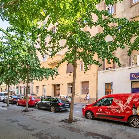 Ultra Apartman *